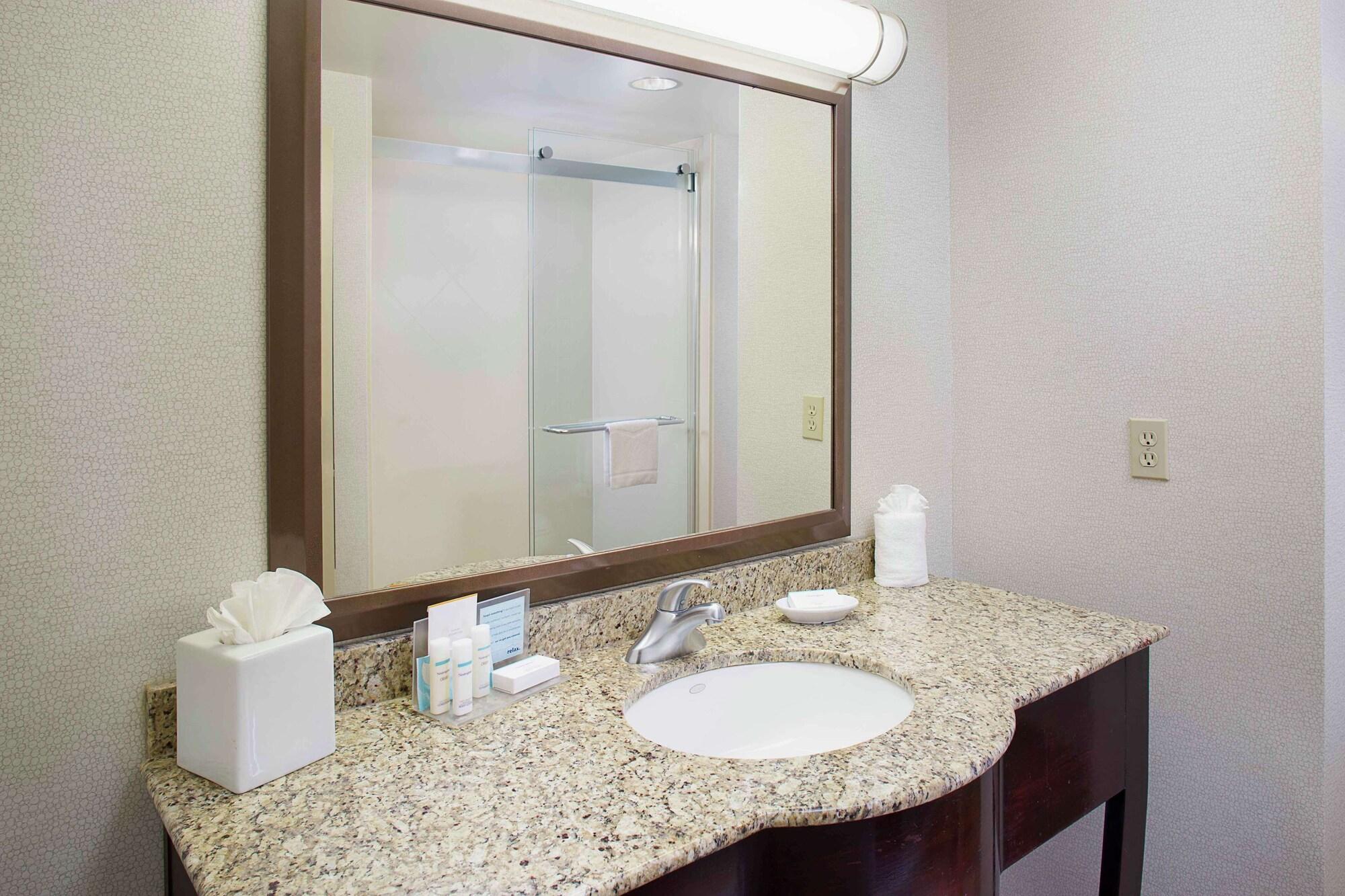 Hampton Inn By Hilton Garden City Long Island Exteriér fotografie