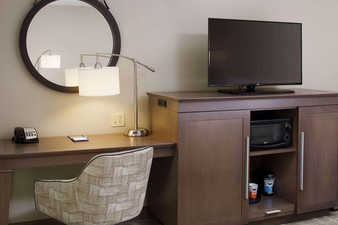Hampton Inn By Hilton Garden City Long Island Exteriér fotografie