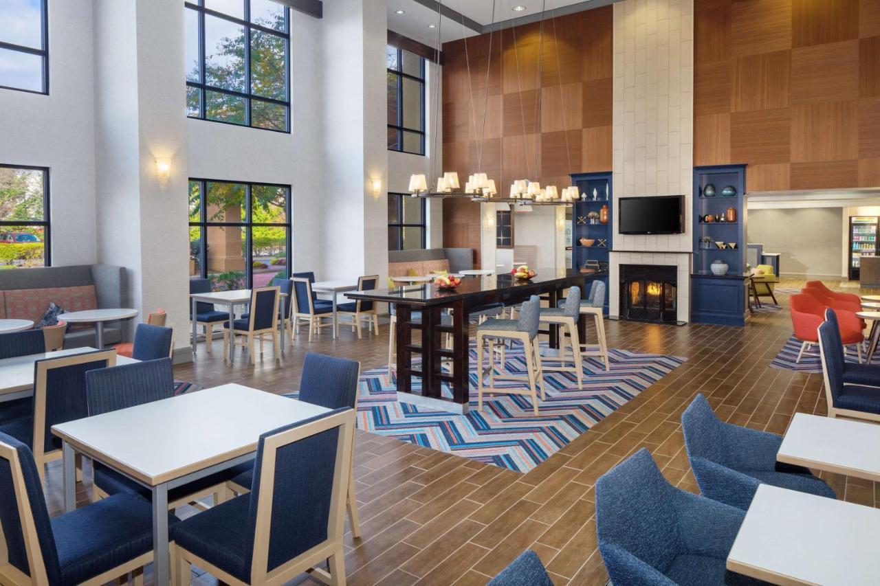 Hampton Inn By Hilton Garden City Long Island Exteriér fotografie