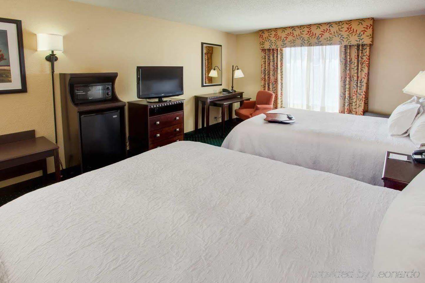 Hampton Inn By Hilton Garden City Long Island Exteriér fotografie
