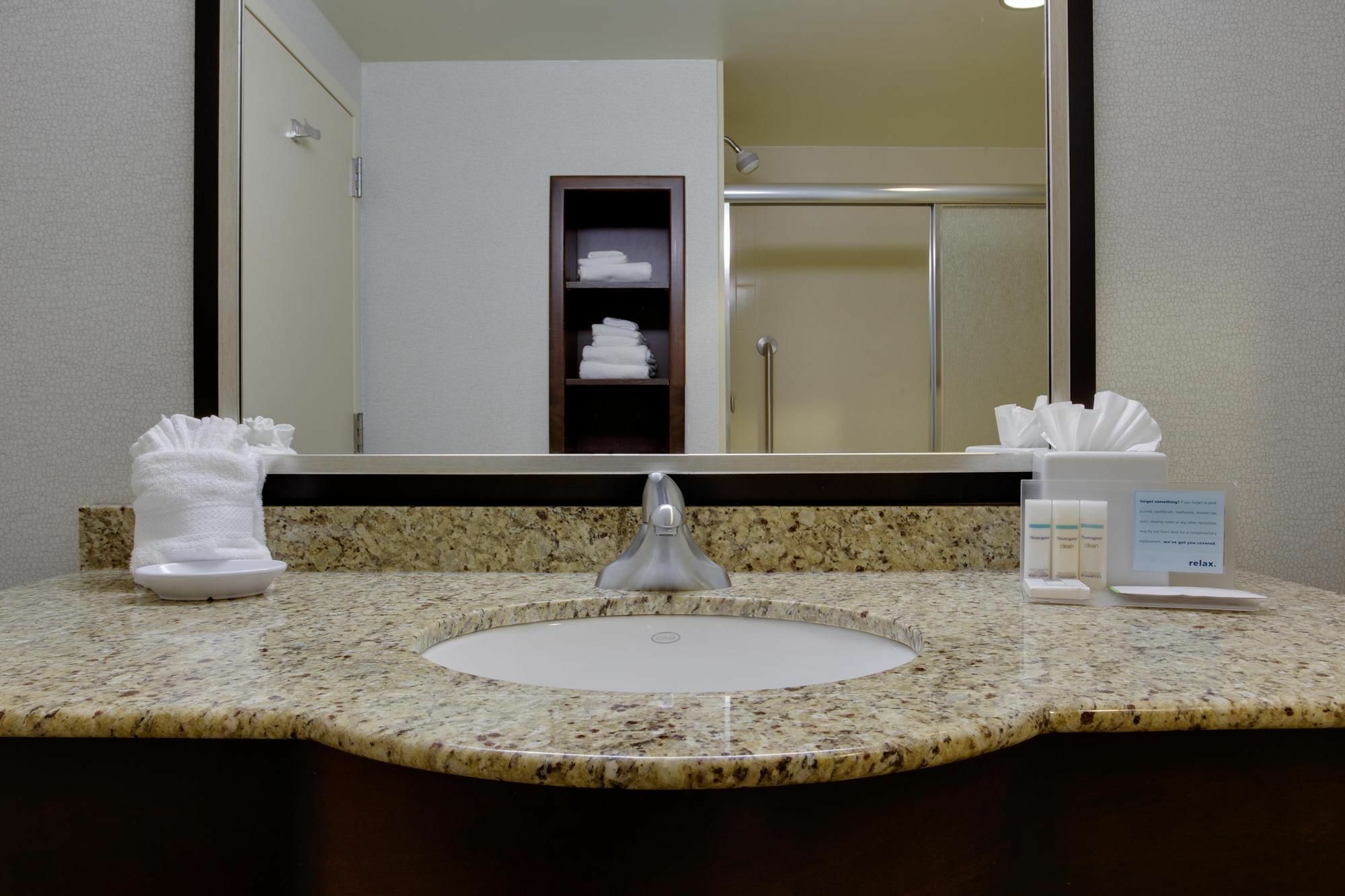 Hampton Inn By Hilton Garden City Long Island Exteriér fotografie